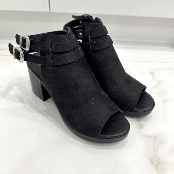 TOPSHOP Brand New Women’s Black Suede Heeled Buckle Peaking Toe Bootie Sandals - Picture 3 of 11